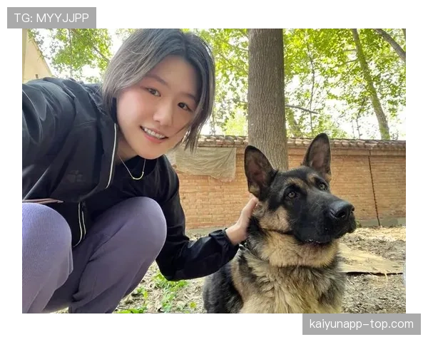 叶诗文看着邻家姑娘，刷卡姿态却像贵妇，这反差太上头